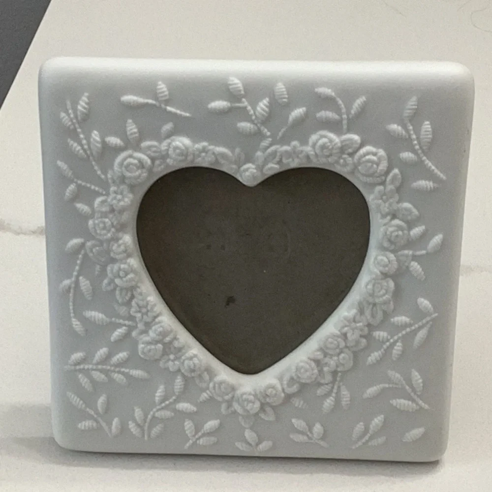 Vintage RUSS Picture frame 4.75” square